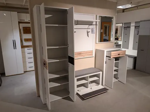 Garderobe Mantena